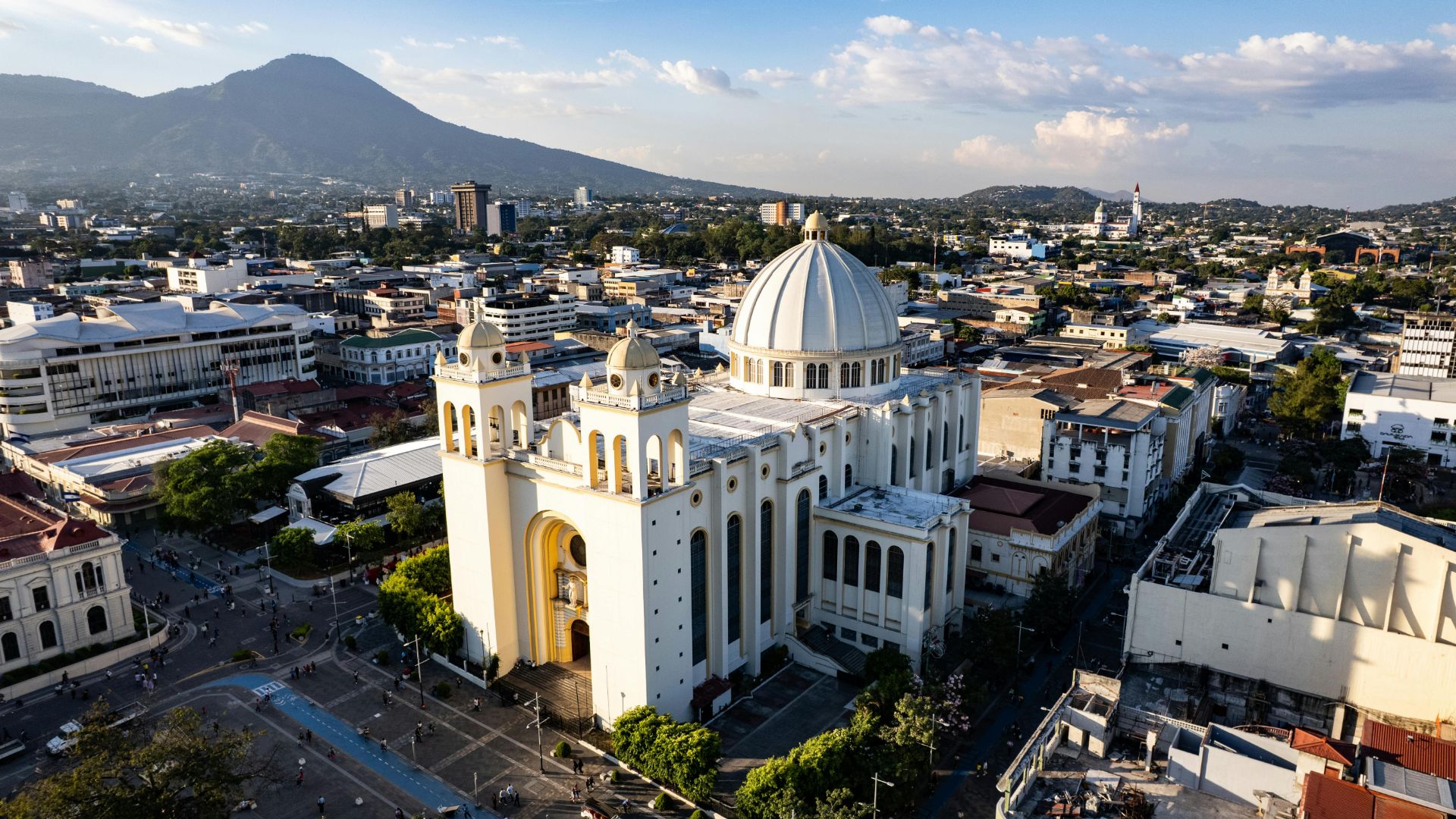 EL SALVADOR ESENCIAL